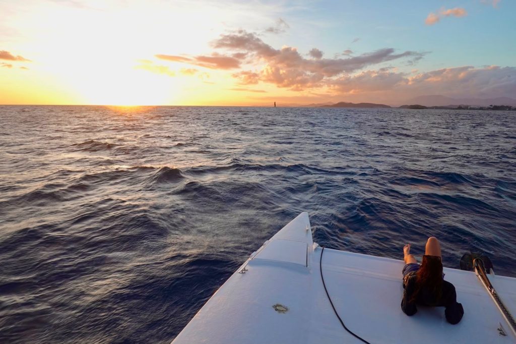 Sunset sur le catamaran de IZIFoil